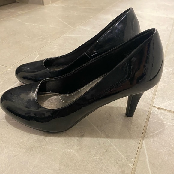 Comfort Plus by Predictions Womens Karmen Pump